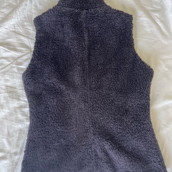 Patagonia Reversible Plush Fleece Vest in Deep Purple and Black - Picture 3 of 3